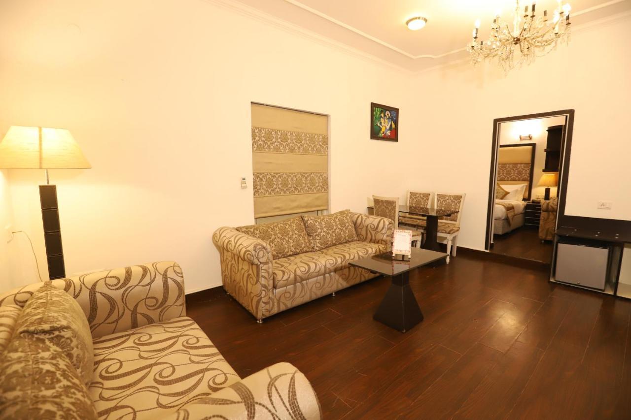 Hotel Capitol Hills - Greater Kailash Delhi Yeni Delhi Dış mekan fotoğraf