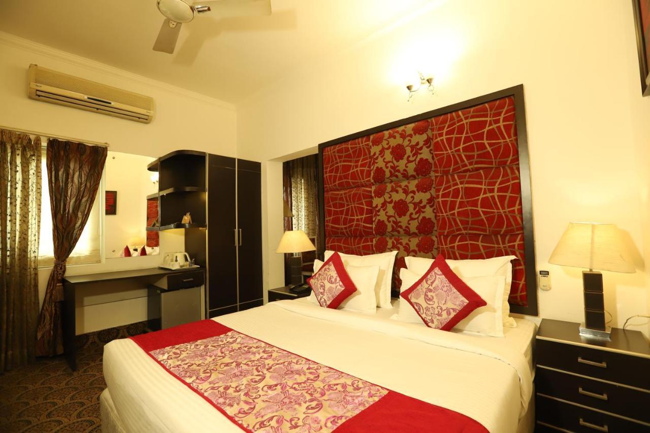 Hotel Capitol Hills - Greater Kailash Delhi Yeni Delhi Dış mekan fotoğraf