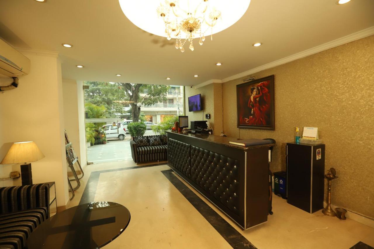 Hotel Capitol Hills - Greater Kailash Delhi Yeni Delhi Dış mekan fotoğraf