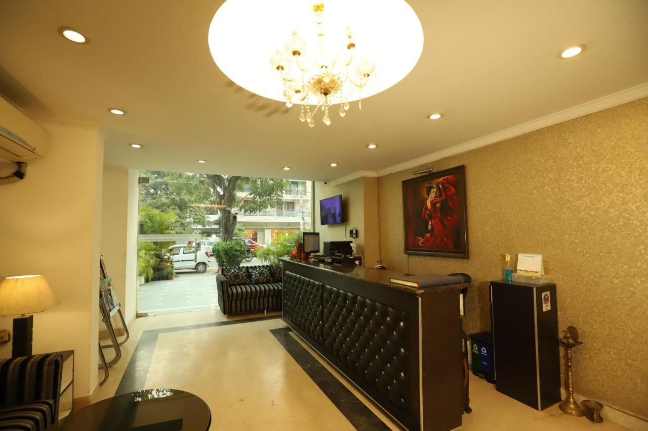 Hotel Capitol Hills - Greater Kailash Delhi Yeni Delhi Dış mekan fotoğraf