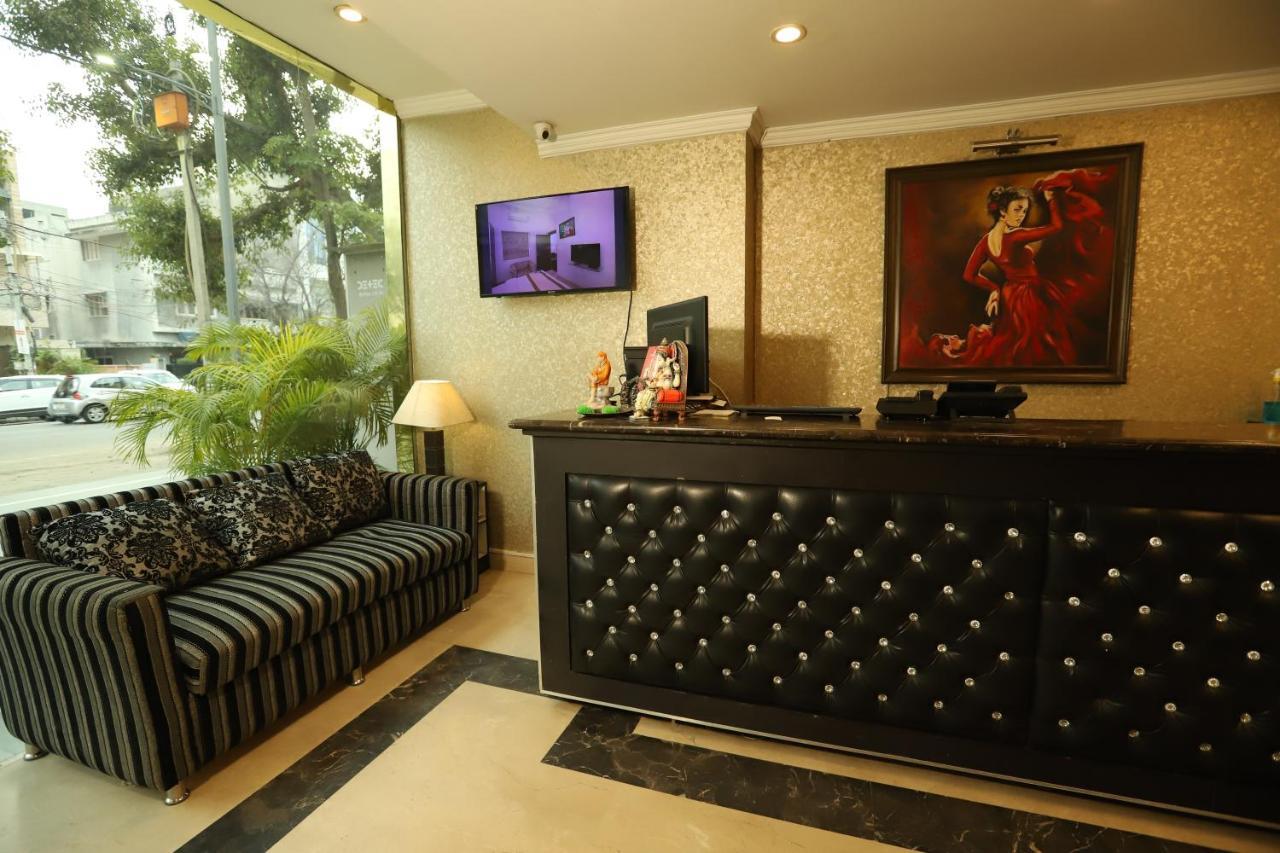 Hotel Capitol Hills - Greater Kailash Delhi Yeni Delhi Dış mekan fotoğraf