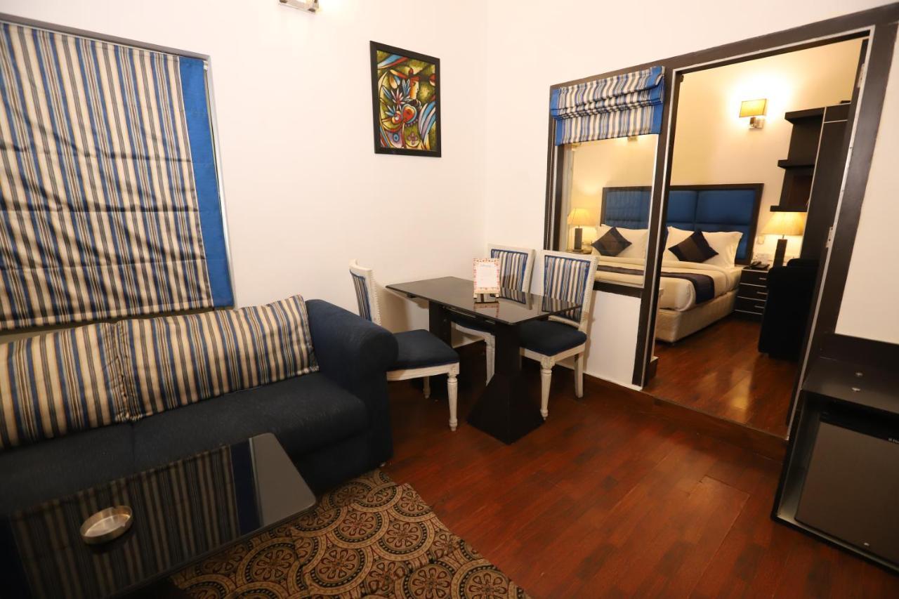 Hotel Capitol Hills - Greater Kailash Delhi Yeni Delhi Dış mekan fotoğraf