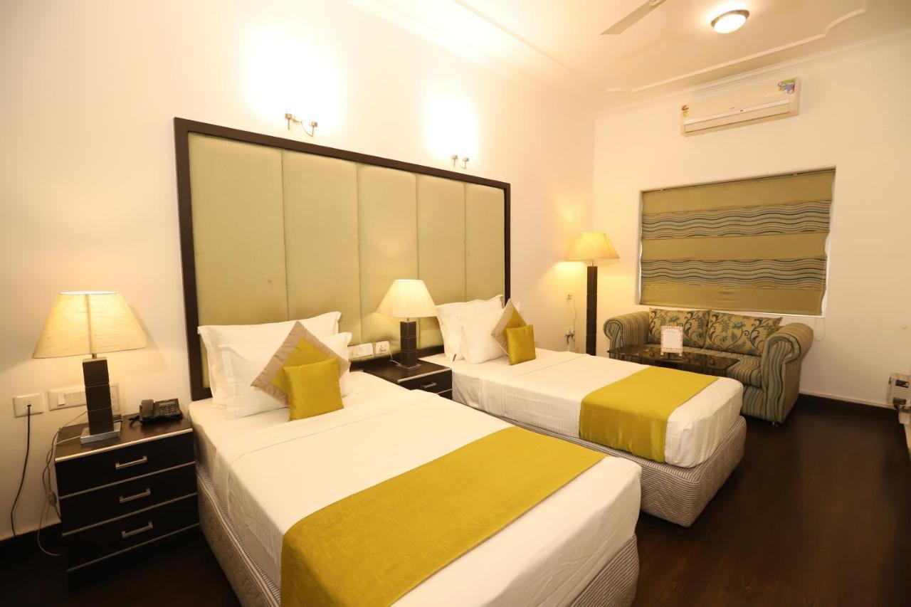 Hotel Capitol Hills - Greater Kailash Delhi Yeni Delhi Dış mekan fotoğraf