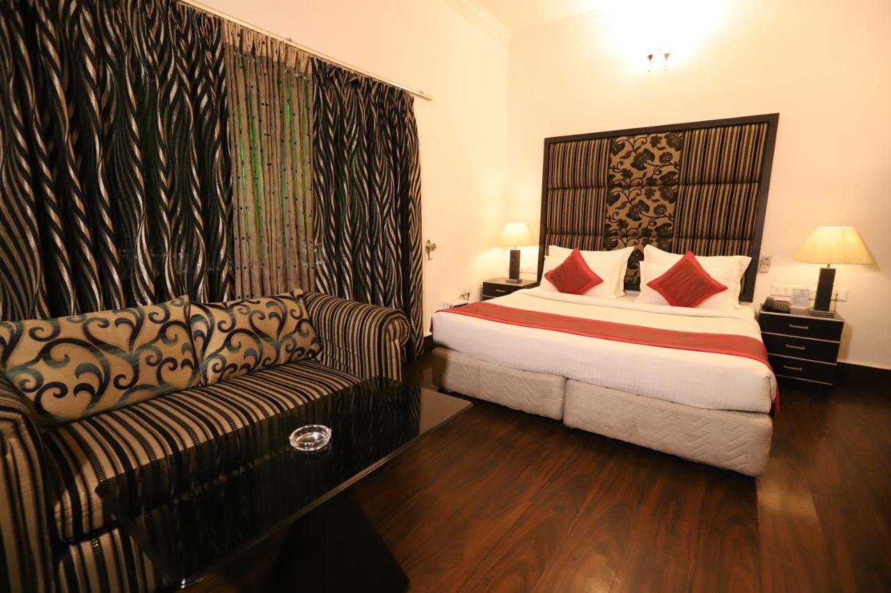 Hotel Capitol Hills - Greater Kailash Delhi Yeni Delhi Dış mekan fotoğraf