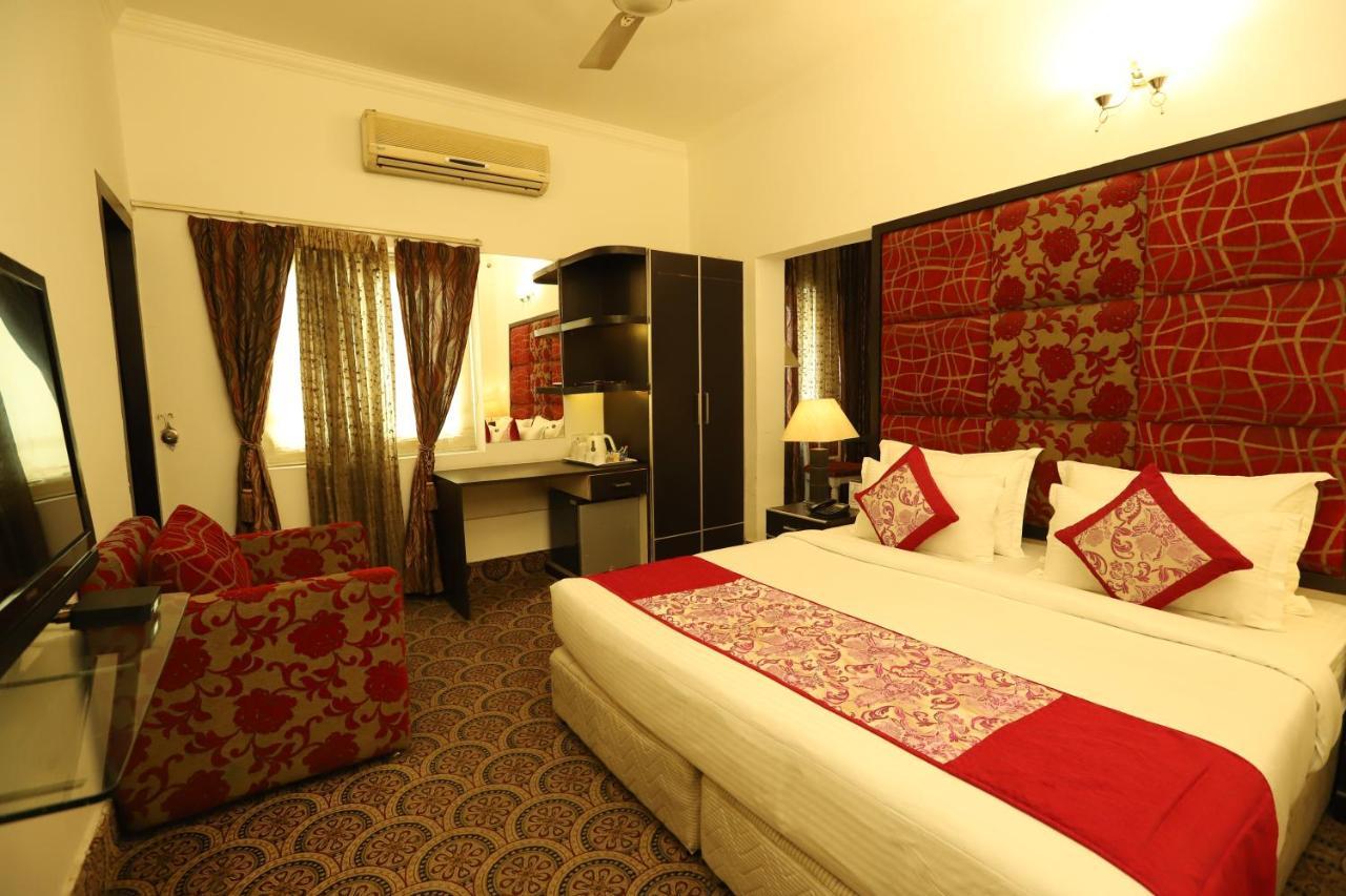 Hotel Capitol Hills - Greater Kailash Delhi Yeni Delhi Dış mekan fotoğraf