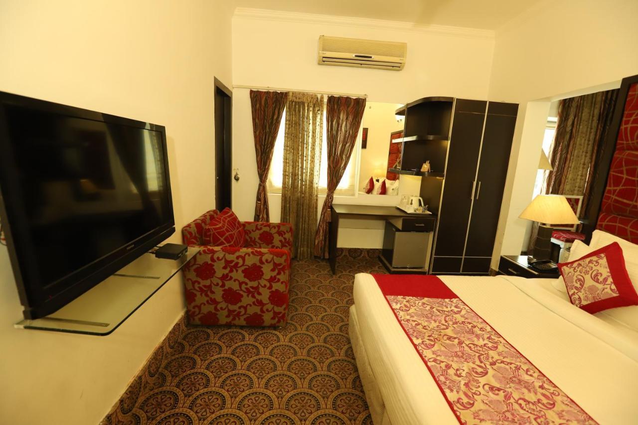 Hotel Capitol Hills - Greater Kailash Delhi Yeni Delhi Dış mekan fotoğraf
