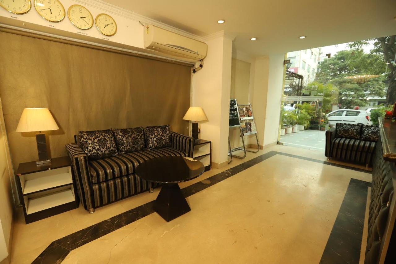 Hotel Capitol Hills - Greater Kailash Delhi Yeni Delhi Dış mekan fotoğraf