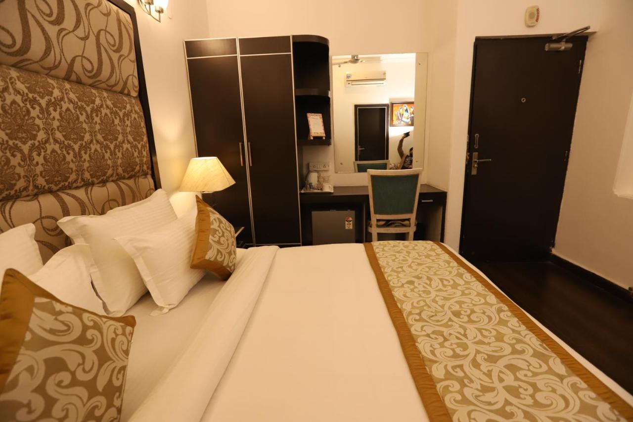 Hotel Capitol Hills - Greater Kailash Delhi Yeni Delhi Dış mekan fotoğraf