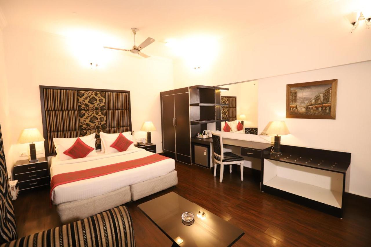Hotel Capitol Hills - Greater Kailash Delhi Yeni Delhi Dış mekan fotoğraf