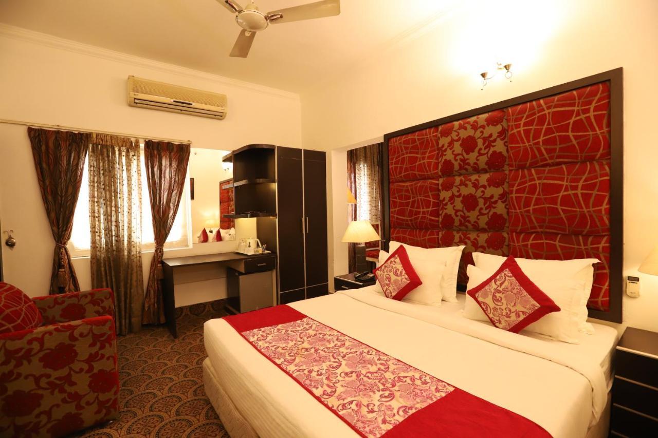 Hotel Capitol Hills - Greater Kailash Delhi Yeni Delhi Dış mekan fotoğraf