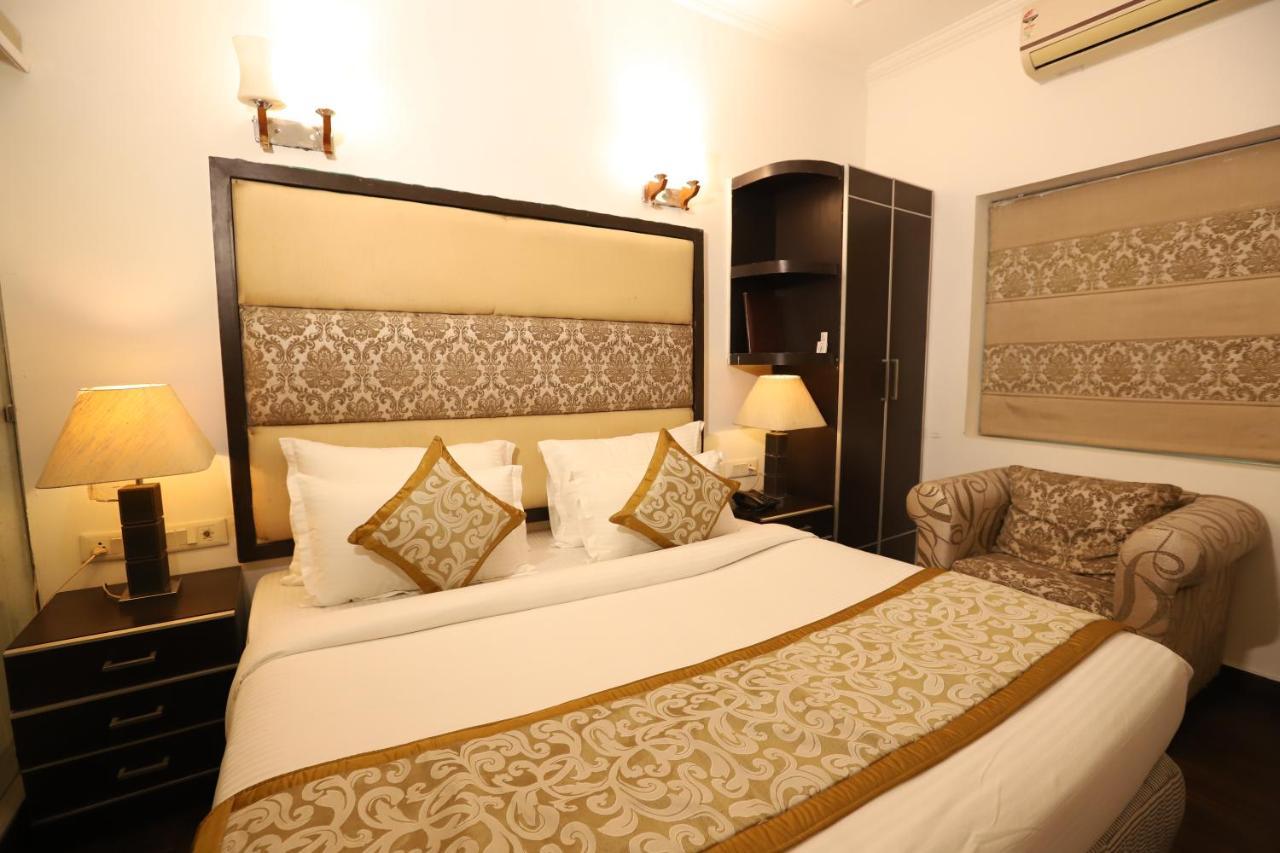 Hotel Capitol Hills - Greater Kailash Delhi Yeni Delhi Dış mekan fotoğraf