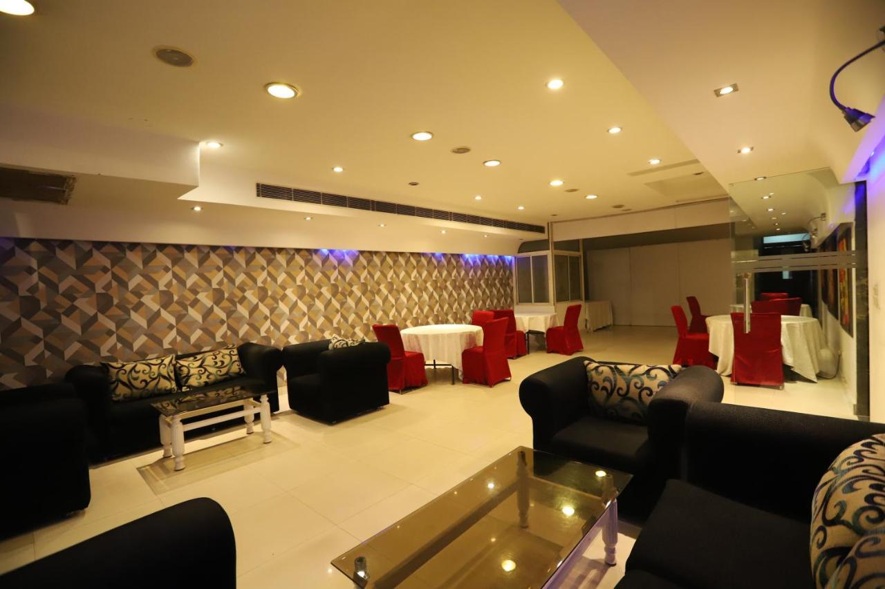 Hotel Capitol Hills - Greater Kailash Delhi Yeni Delhi Dış mekan fotoğraf