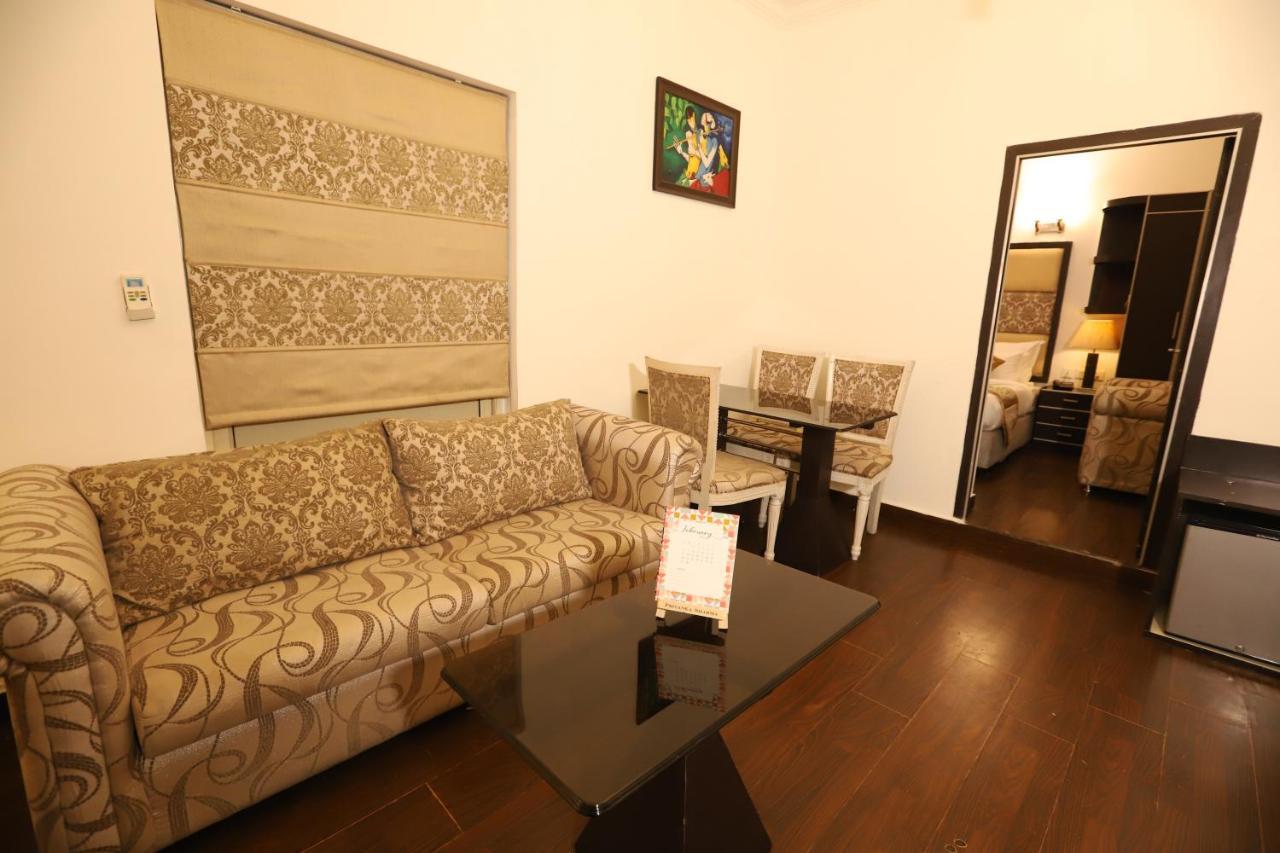 Hotel Capitol Hills - Greater Kailash Delhi Yeni Delhi Dış mekan fotoğraf