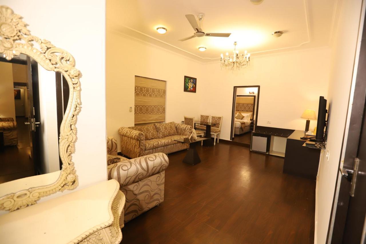 Hotel Capitol Hills - Greater Kailash Delhi Yeni Delhi Dış mekan fotoğraf