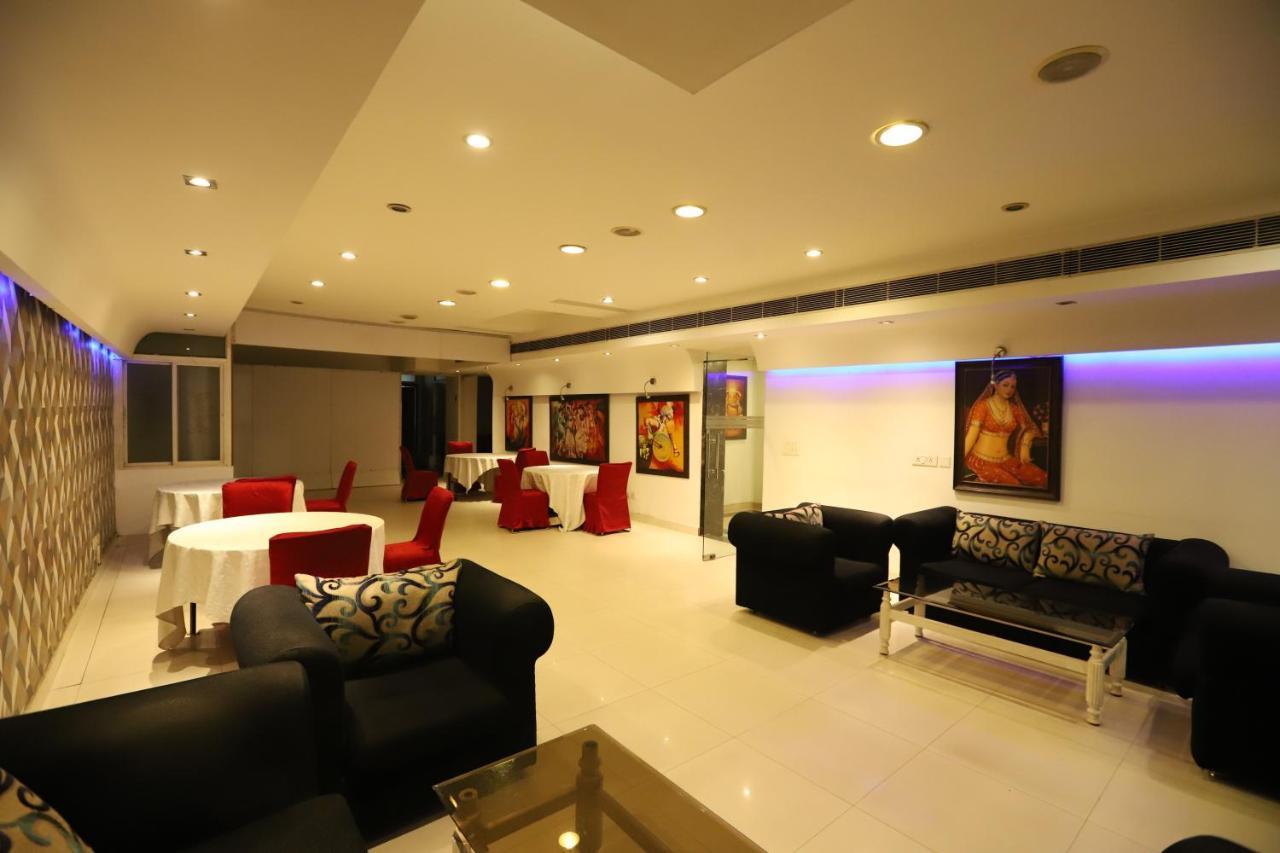Hotel Capitol Hills - Greater Kailash Delhi Yeni Delhi Dış mekan fotoğraf